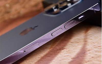 iPhone钛合金对比不锈钢体验 去年买了14 Pro后大悔